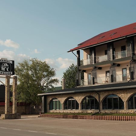 Hanul Ursilor Targu Neamt Exterior foto