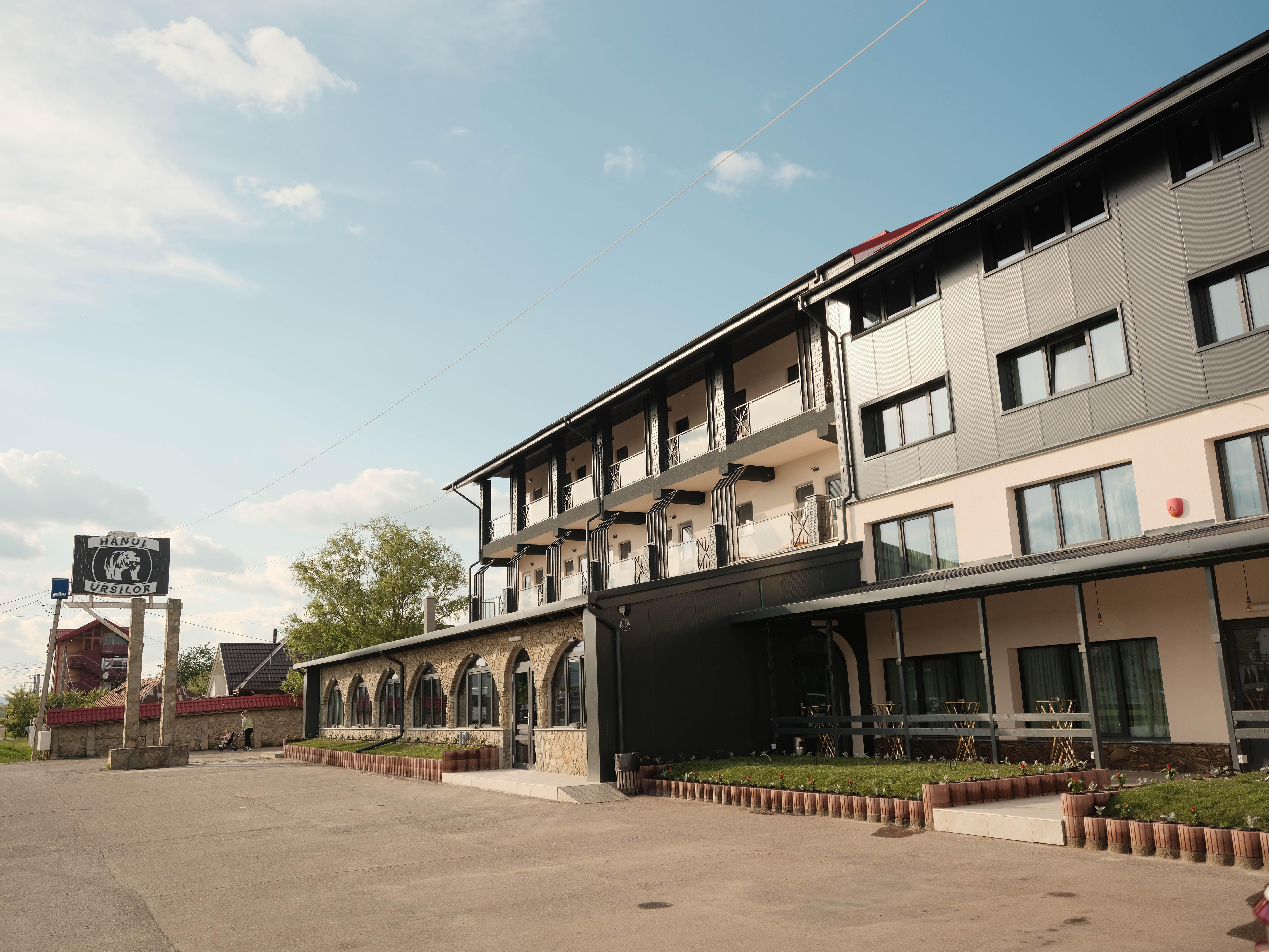 Hanul Ursilor Targu Neamt Exterior foto
